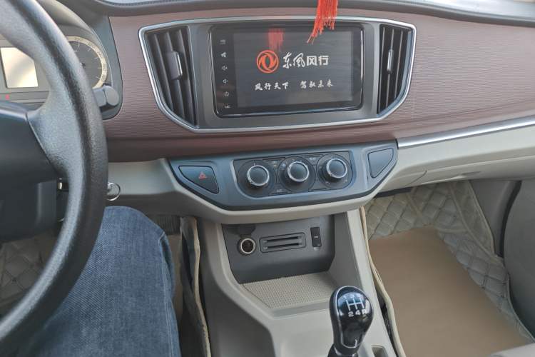 Used FORTHING Lingzhi 2019 M5L 1.6L 7-Seater Luxury Model China VI Standard Audio And AC Panel