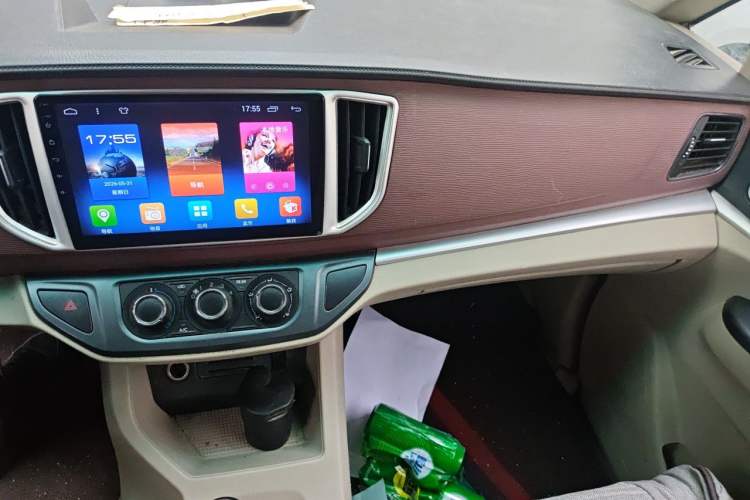 Used FORTHING Lingzhi 2019 M5 1.6L Exclusive Edition 6 Seats Audio And AC Panel