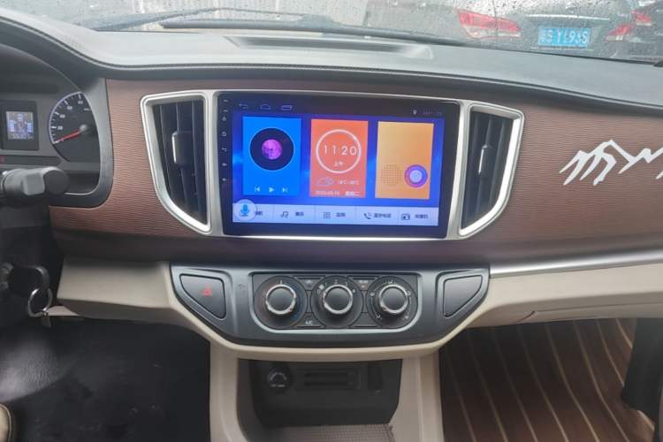 Used FORTHING Lingzhi 2019 M5L 1.6L 7-Seater Exclusive Model China VI Standard Audio And AC Panel