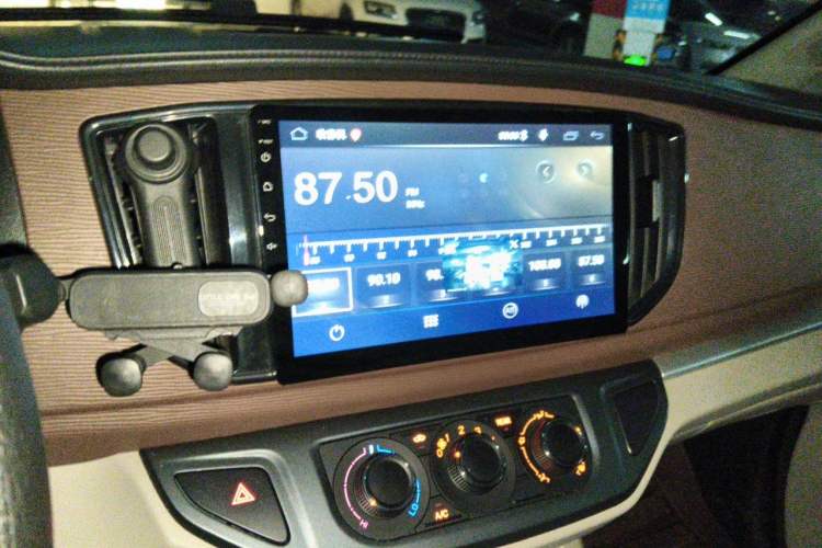 Used FORTHING Lingzhi 2019 M5L 1.6L 7-Seater Base Model China VI Standard Audio And AC Panel