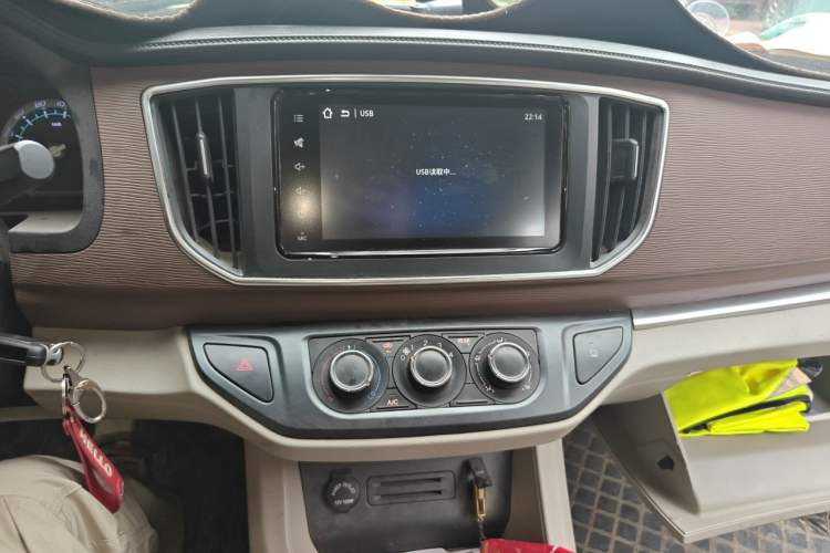 Used FORTHING Lingzhi 2019 M5L 1.6L 7-Seater Luxury Model China VI Standard Audio And AC Panel