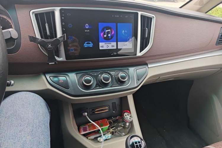 Used FORTHING Lingzhi 2019 M5L 1.6L 7-Seater Exclusive Model China VI Standard Audio And AC Panel