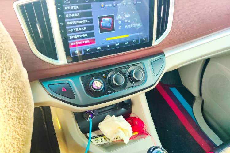 Used FORTHING Lingzhi 2019 M5L 1.6L 7-Seater Comfort Model China VI Standard Audio And AC Panel