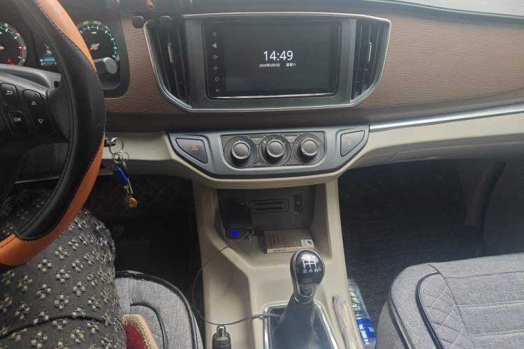 Used FORTHING Lingzhi 2019 M5L 1.6L 7-Seater Luxury Model China VI Standard Audio And AC Panel