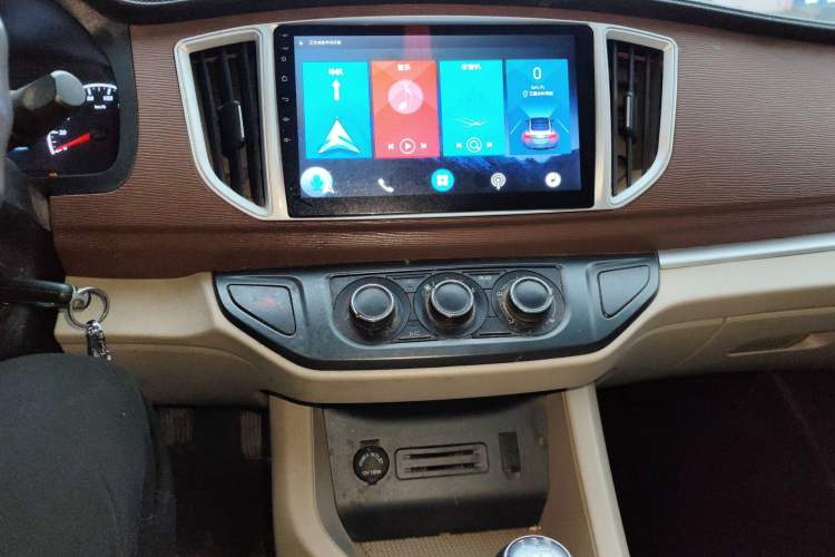 Used FORTHING Lingzhi 2019 M5L 1.6L 7-Seater Exclusive Model China VI Standard Audio And AC Panel