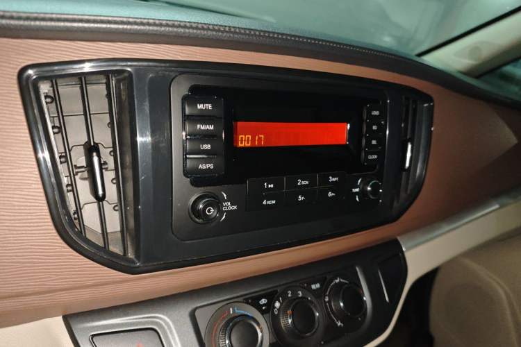 Used FORTHING Lingzhi 2019 M5L 1.6L 7-Seater Standard Model China VI Audio And AC Panel