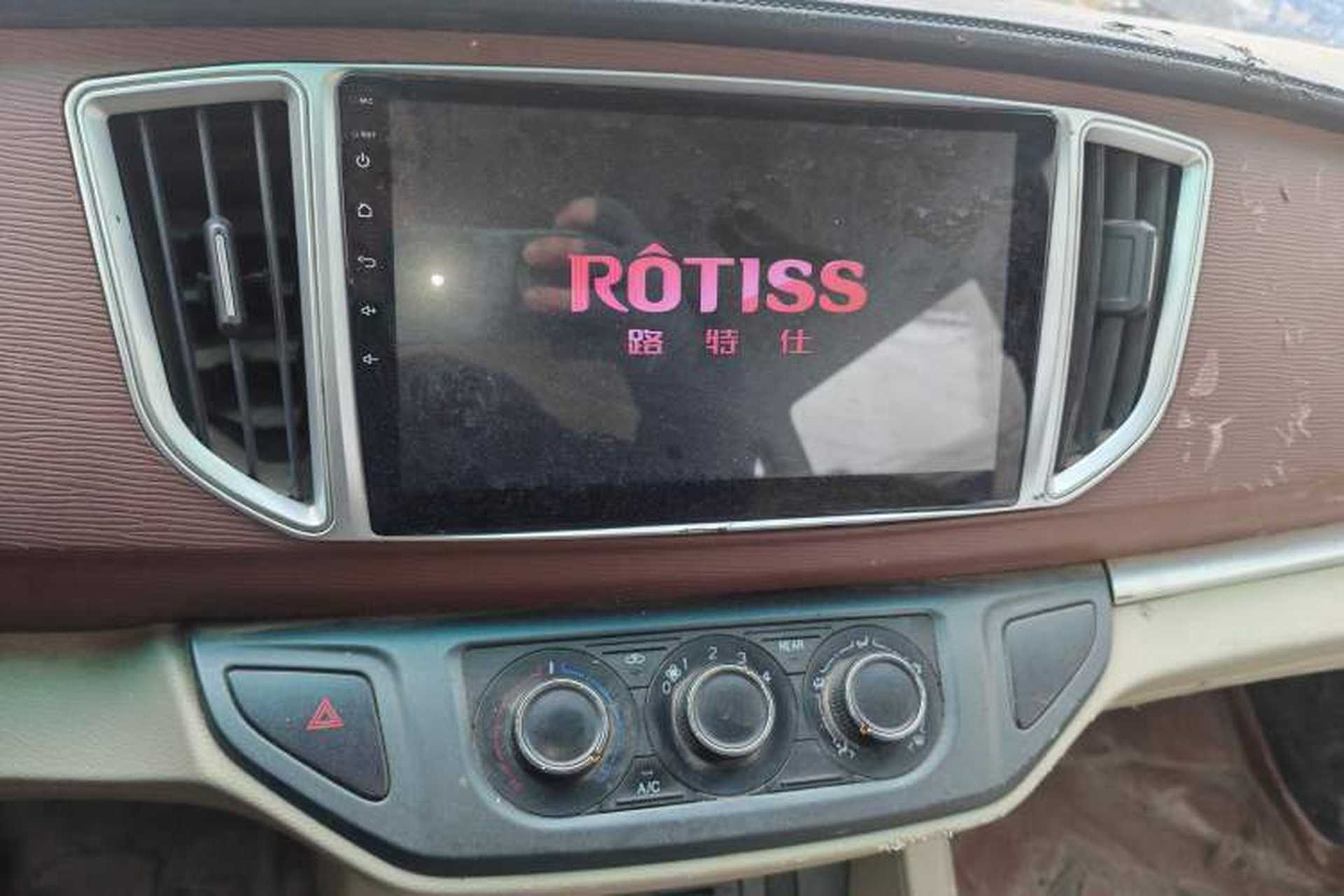Used FORTHING Lingzhi 2019 M5L 1.6L 7-Seater Exclusive Model China VI Standard Audio And AC Panel