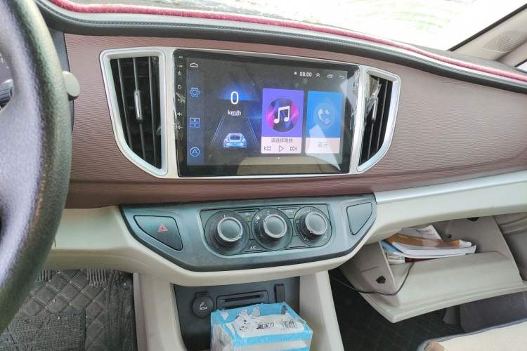 Used FORTHING Lingzhi 2019 M5L 1.6L 7-Seater Comfort Model China VI Standard Audio And AC Panel