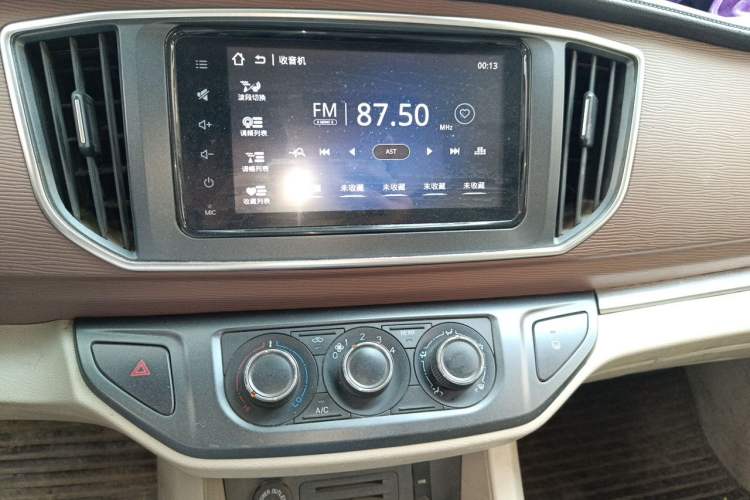 Used FORTHING Lingzhi 2019 M5L 1.6L 7-Seater Luxury Model China VI Standard Audio And AC Panel