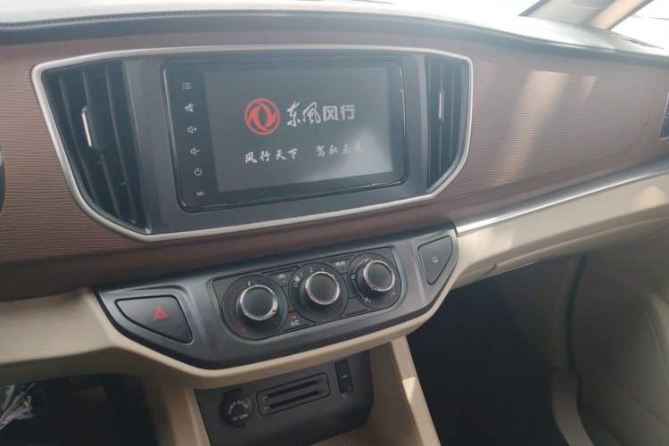 Used FORTHING Lingzhi 2019 M5L 1.6L 7-Seater Luxury Model China VI Standard Audio And AC Panel