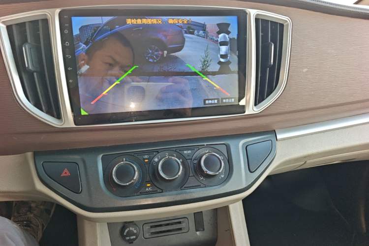 Used FORTHING Lingzhi 2019 Facelifted M5L 1.6L 7-Seater Base Model China VI Standard Audio And AC Panel