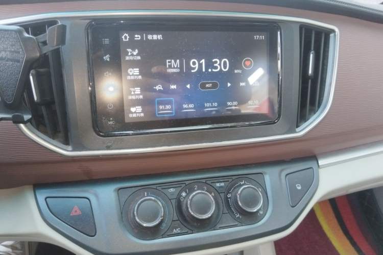 Used FORTHING Lingzhi 2019 M5 1.6L 7-Seater Luxury Model China VI Standard Audio And AC Panel