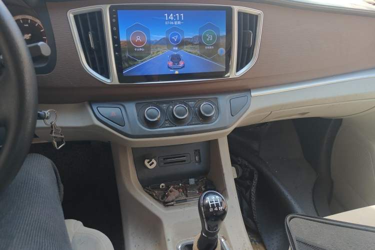 Used FORTHING Lingzhi 2019 Facelifted M5L 1.6L 7-Seater Base Model China VI Standard Audio And AC Panel