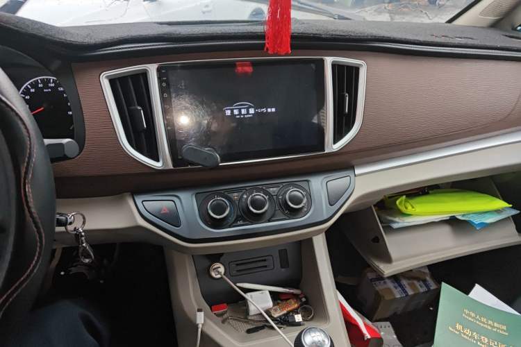 Used FORTHING Lingzhi 2019 Facelifted M5L 1.6L 7-Seater Base Model China VI Standard Audio And AC Panel