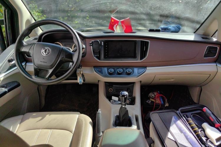 Used FORTHING Lingzhi 2019 M5L 1.6L 7-Seater Luxury Model China VI Standard Center Console