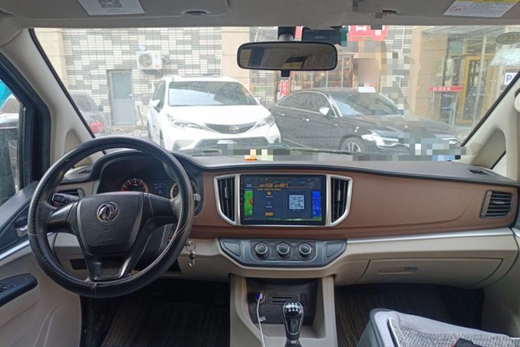 Used FORTHING Lingzhi 2019 Facelifted M5L 1.6L 7-Seater Base Model China VI Standard Center Console