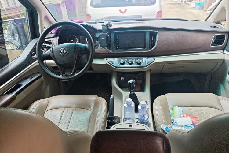 Used FORTHING Lingzhi 2019 M5L 1.6L 7-Seater Luxury Model China VI Standard Center Console