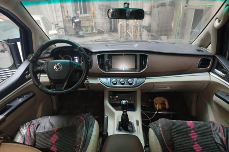 Used FORTHING Lingzhi 2019 M5L 1.6L 7-Seater Luxury Model China VI Standard Center Console