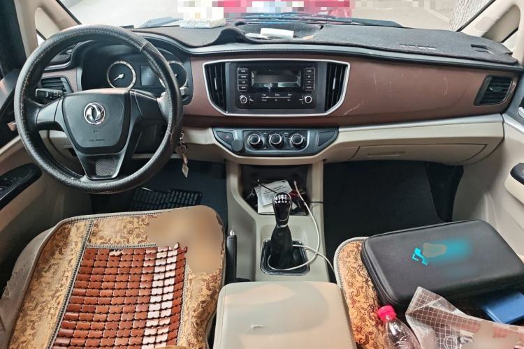 Used FORTHING Lingzhi 2019 Facelifted M5L 1.6L 7-Seater Base Model China VI Standard Center Console