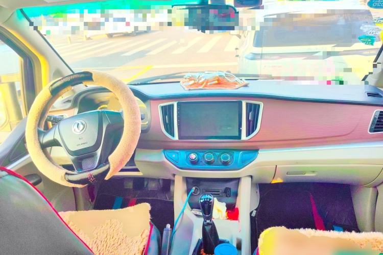 Used FORTHING Lingzhi 2019 M5L 1.6L 7-Seater Comfort Model China VI Standard Center Console