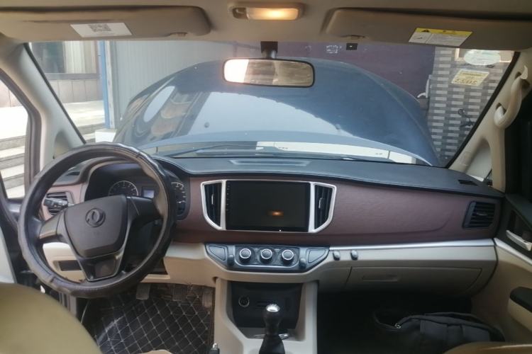 Used FORTHING Lingzhi 2019 M5 1.6L 7-Seater Exclusive Model China VI Standard Center Console