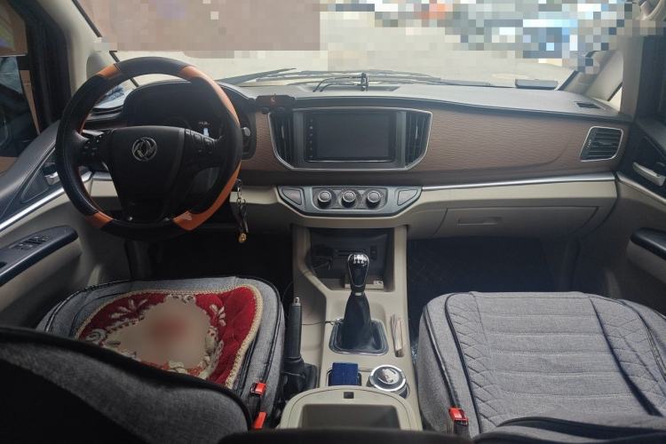 Used FORTHING Lingzhi 2019 M5L 1.6L 7-Seater Luxury Model China VI Standard Center Console