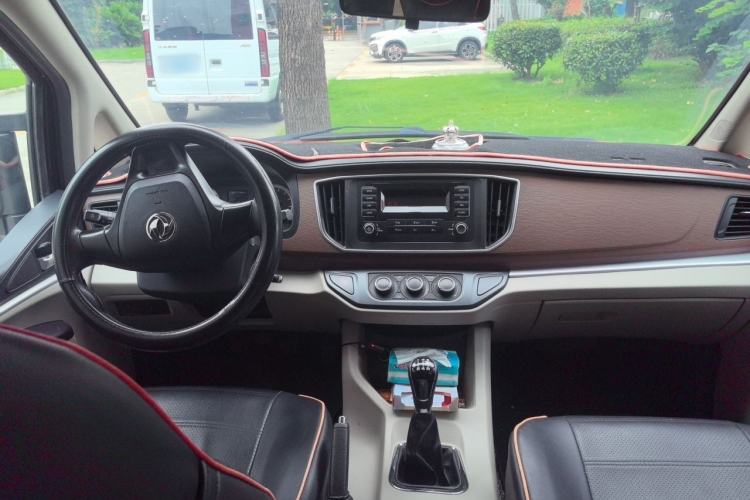 Used FORTHING Lingzhi 2019 Facelifted M5L 1.6L 7-Seater Base Model China VI Standard Center Console