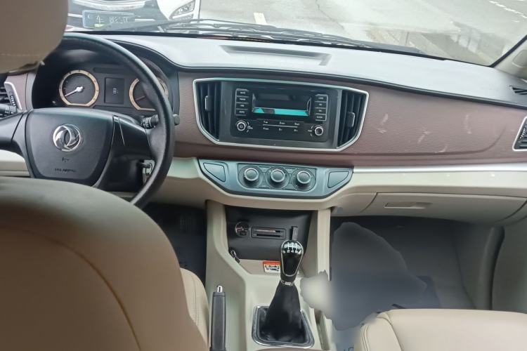 Used FORTHING Lingzhi 2019 M5L 1.6L 7-Seater Base Model China VI Standard Center Console