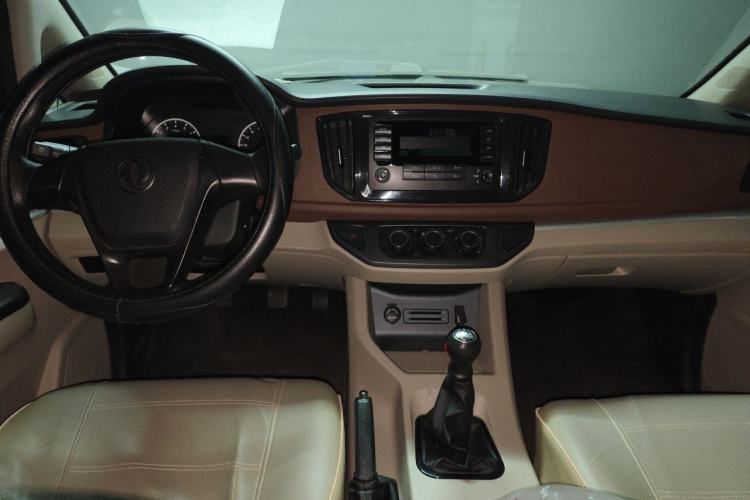 Used FORTHING Lingzhi 2019 M5L 1.6L 7-Seater Standard Model China VI Center Console