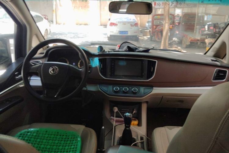 Used FORTHING Lingzhi 2019 M5 1.3T 7-Seater Luxury Model Center Console