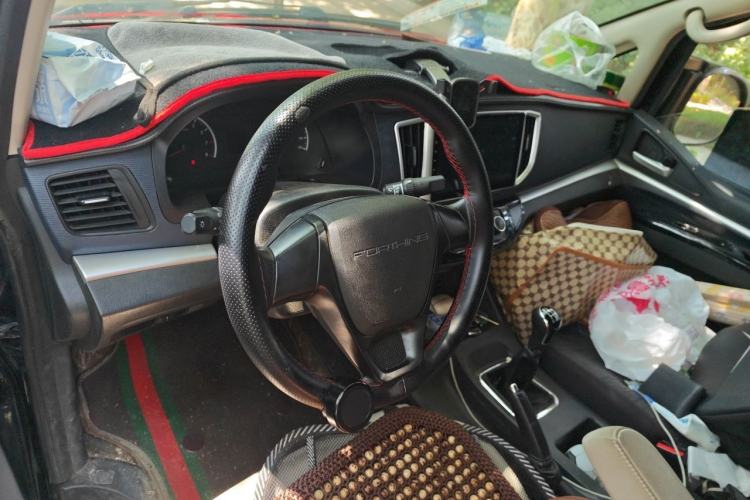 Used FORTHING Lingzhi 2019 V3 1.6L 2-Seat Standard Model China VI Center Console