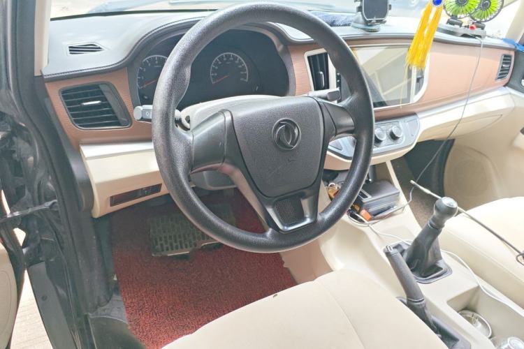 Used FORTHING Lingzhi 2019 M5L 1.6L 7-Seater Base Model China VI Standard Center Console