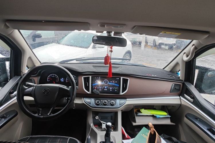 Used FORTHING Lingzhi 2019 Facelifted M5L 1.6L 7-Seater Base Model China VI Standard Center Console