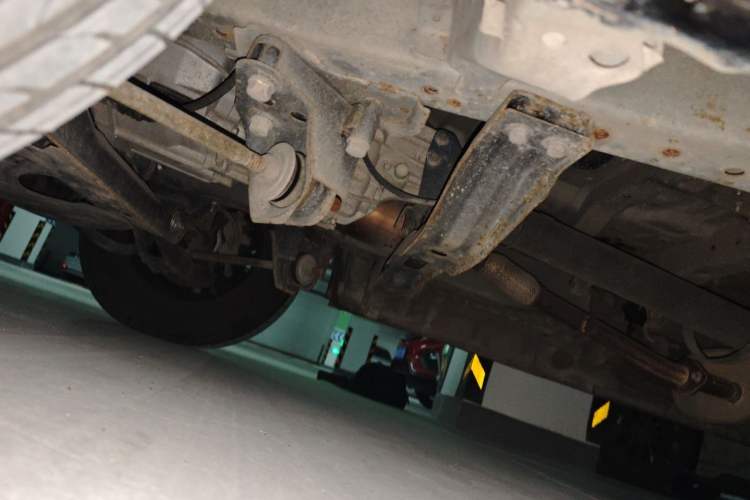 Used FORTHING Lingzhi 2019 M5L 1.6L 7-Seater Standard Model China VI Chassis Front Left
