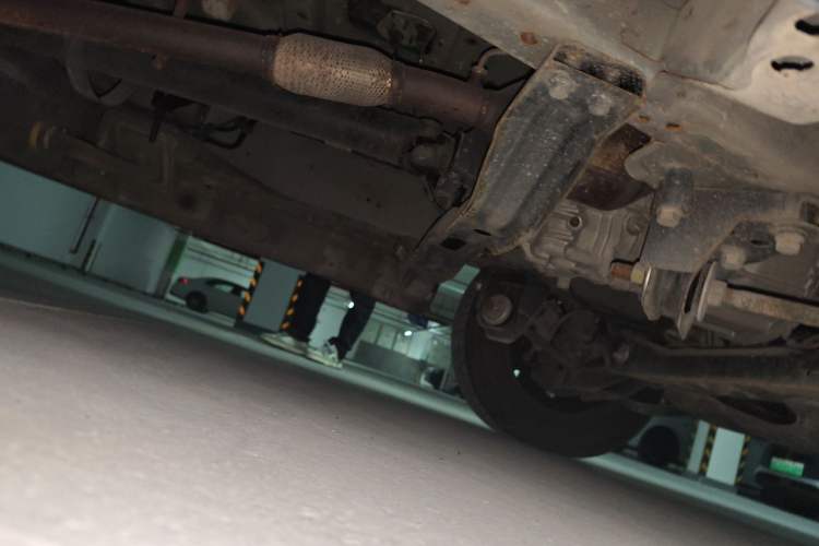 Used FORTHING Lingzhi 2019 M5L 1.6L 7-Seater Standard Model China VI Chassis Front Right