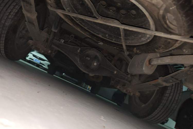 Used FORTHING Lingzhi 2019 M5L 1.6L 7-Seater Standard Model China VI Chassis Rear