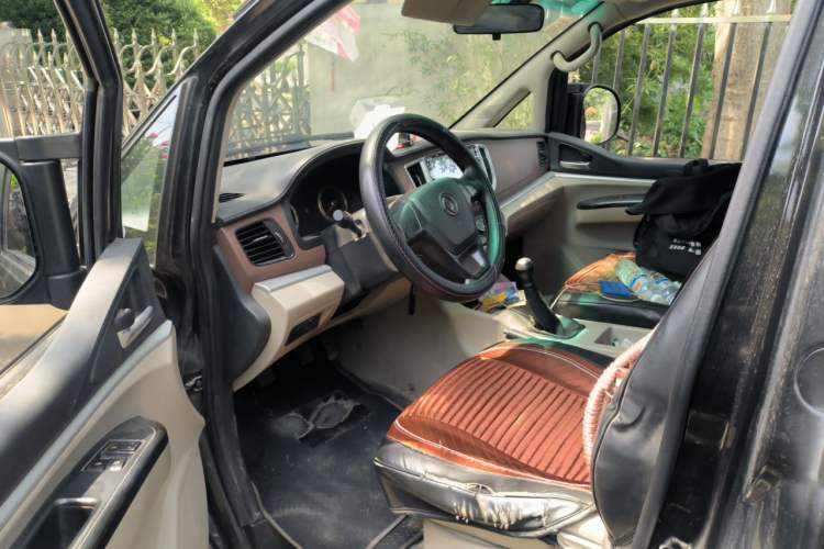 Used FORTHING Lingzhi 2019 M5L 1.6L 7-Seater Base Model China VI Standard Driver Seat