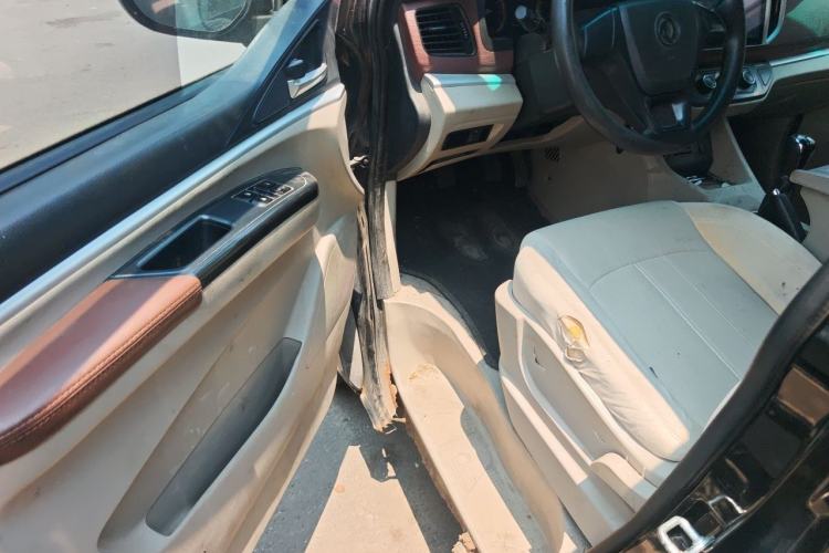 Used FORTHING Lingzhi 2019 M5L 1.6L 7-Seater Base Model China VI Standard Driver Seat