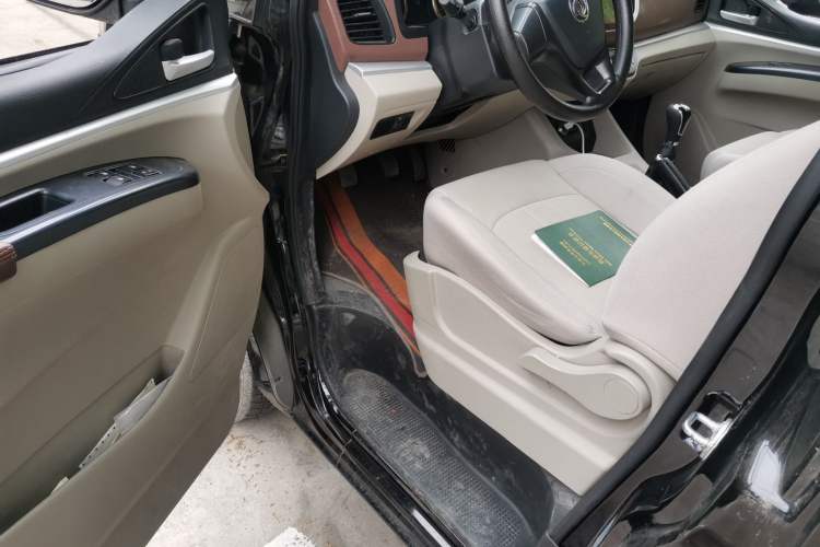 Used FORTHING Lingzhi 2019 Facelifted M5L 1.6L 7-Seater Base Model China VI Standard Driver Seat