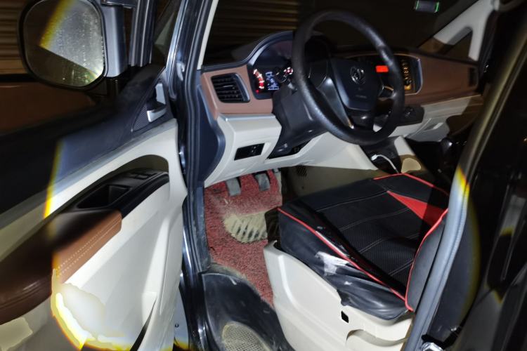 Used FORTHING Lingzhi 2019 M5L 1.6L 7-Seater Standard Model China VI Driver Seat