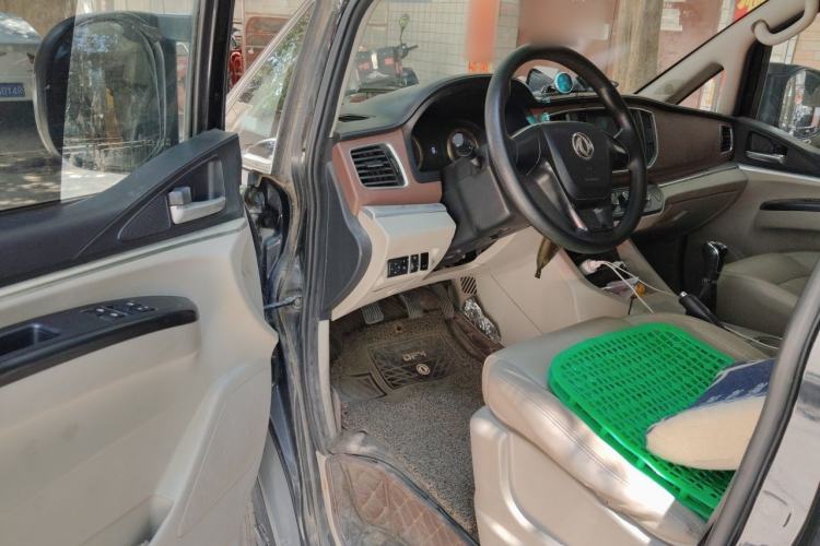 Used FORTHING Lingzhi 2019 M5 1.3T 7-Seater Luxury Model Driver Seat