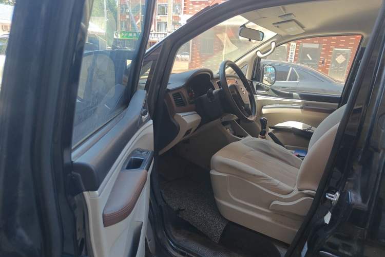 Used FORTHING Lingzhi 2019 Facelifted M5L 1.6L 7-Seater Base Model China VI Standard Driver Seat