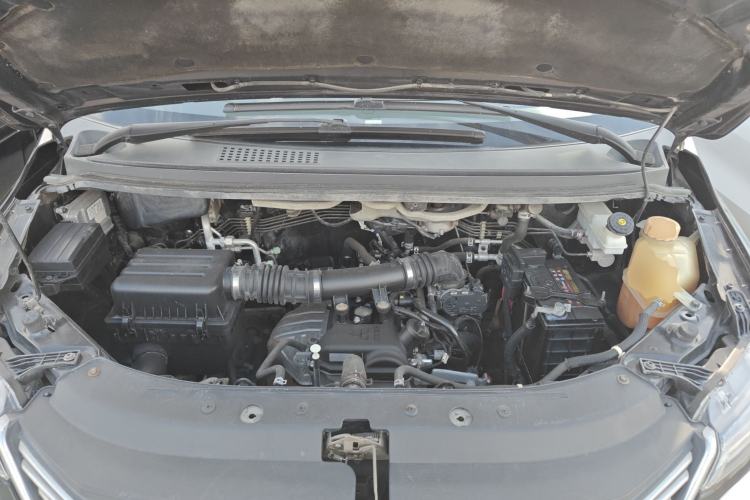 Used FORTHING Lingzhi 2019 M5L 1.6L 7-Seater Luxury Model China VI Standard Engine Bay