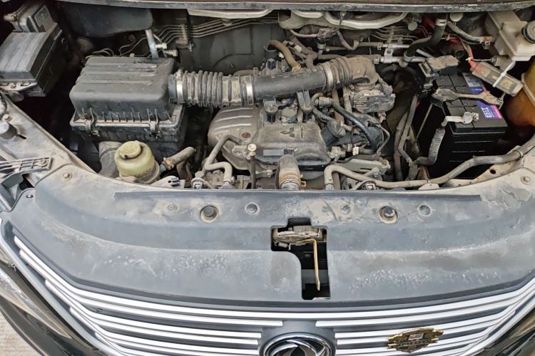 Used FORTHING Lingzhi 2019 M5L 1.6L 7-Seater Base Model China VI Standard Engine Bay