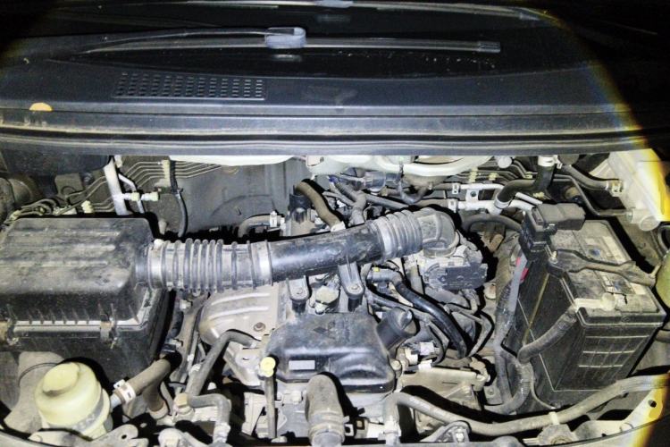 Used FORTHING Lingzhi 2019 M5L 1.6L 7-Seater Base Model China VI Standard Engine Bay