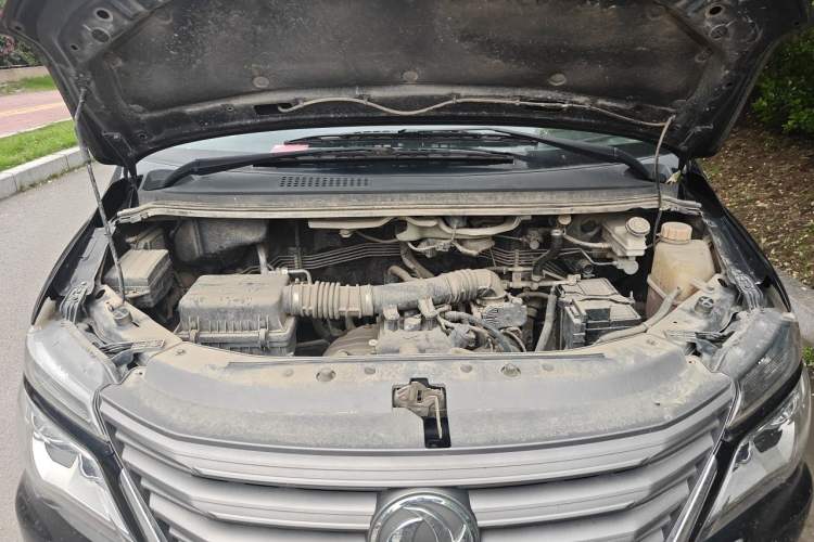Used FORTHING Lingzhi 2019 M5L 1.6L 7-Seater Luxury Model China VI Standard Engine Bay