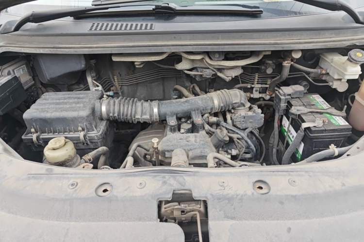Used FORTHING Lingzhi 2019 M5L 1.6L 7-Seater Exclusive Model China VI Standard Engine Bay