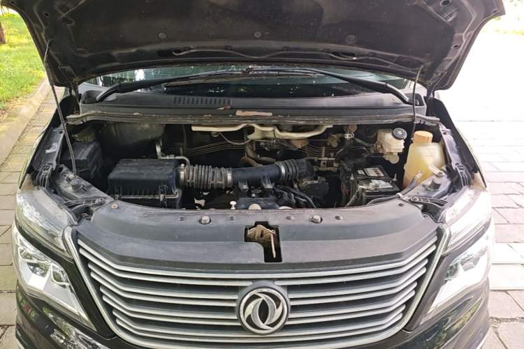 Used FORTHING Lingzhi 2019 M5L 1.6L 7-Seater Comfort Model China VI Standard Engine Bay