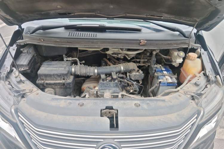 Used FORTHING Lingzhi 2019 M5L 1.6L 7-Seater Luxury Model China VI Standard Engine Bay