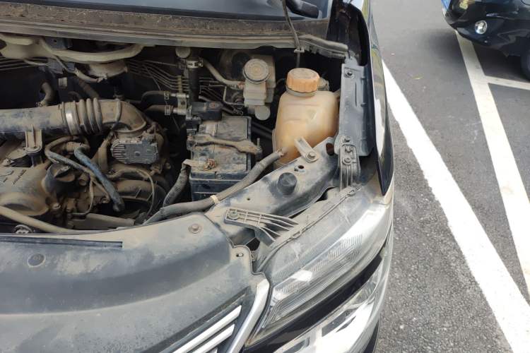Used FORTHING Lingzhi 2019 M5L 1.6L 7-Seater Standard Model China VI Engine Bay Left